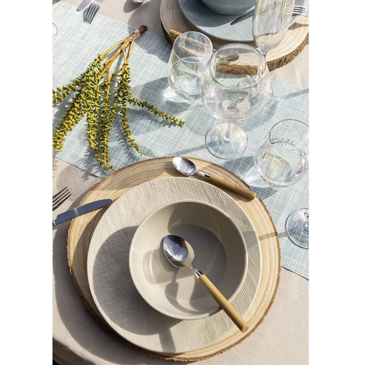 Gifi Assiette plate ronde en grès relief gris Hot