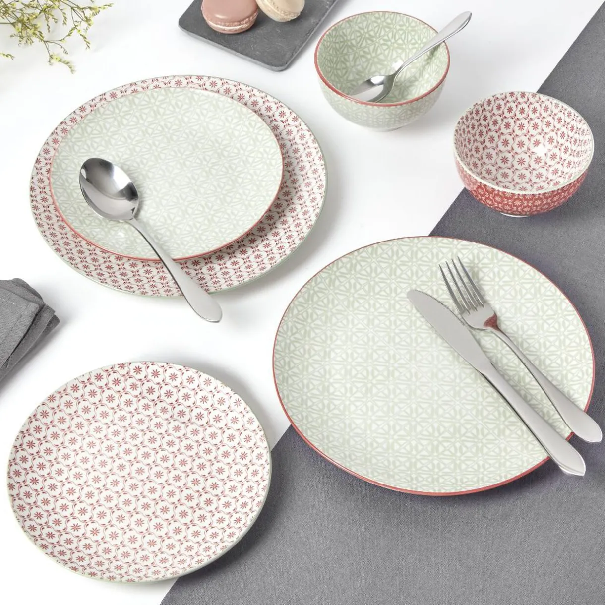 Gifi Service en porcelaine 18 pièces motif graphique beige et rouge